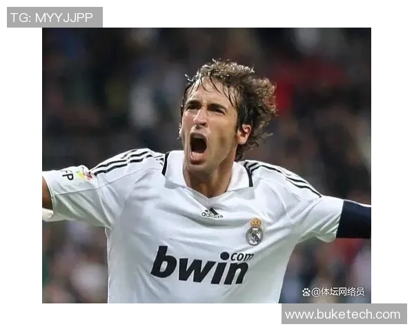 足球传奇球星经典瞬间：勾画永恒辉煌与激情的足坛传奇记忆